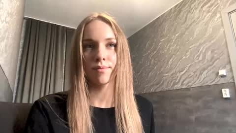 Sara online show from 03/31/26, 06:25