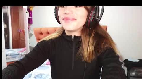 Snapshot of mafe_latina13 chatting on 12/21/25, 12:12 Mafe online show from 12/21/25, 12:12