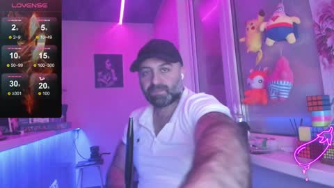 Snapshot of magabear chatting on 01/12/25, 10:45 Magabear online show from 01/12/25, 10:45