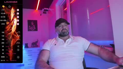 Snapshot of magabear chatting on 06/10/26, 02:23 Magabear online show from 06/10/26, 02:23