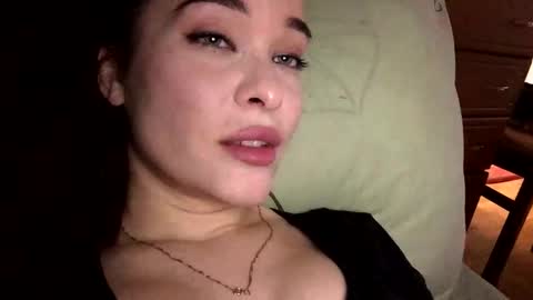 Snapshot of magggg658318 chatting on 11/18/25, 01:15 magggg658318 online show from 11/18/25, 01:15