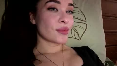 Snapshot of magggg658318 chatting on 11/19/25, 11:43 magggg658318 online show from 11/19/25, 11:43