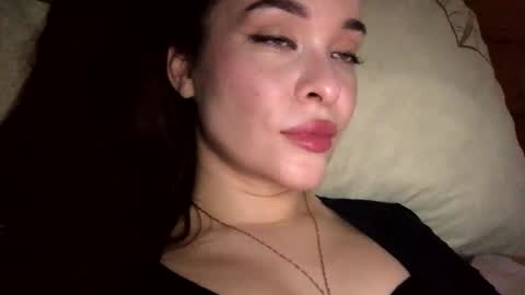 Snapshot of magggg658318 chatting on 12/19/25, 01:40 magggg658318 online show from 12/19/25, 01:40