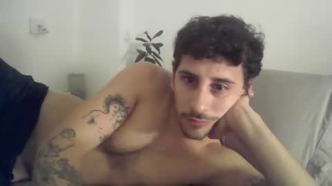 Snapshot of maggicboy29 chatting on 12/17/25, 04:40 maggicboy29 online show from 12/17/25, 04:40