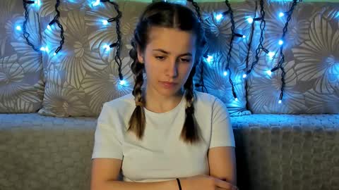 Maggie online show from 12/05/25, 12:30