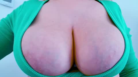 Maggie   online show from 11/12/25, 11:54