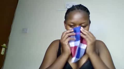 Snapshot of magic_bliss chatting on 12/18/25, 02:06 Bliss online show from 12/18/25, 02:06