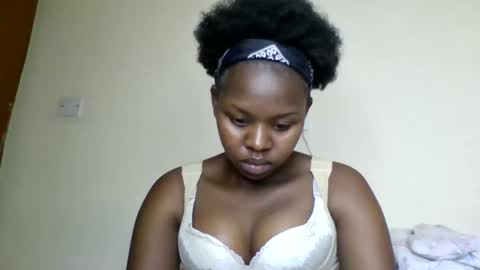 Snapshot of magic_bliss chatting on 12/20/25, 03:08 Bliss online show from 12/20/25, 03:08