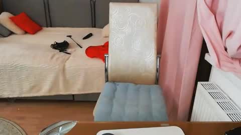 Snapshot of magic_blondie chatting on 01/31/25, 09:16 Margo online show from 01/31/25, 09:16