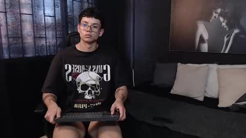 Snapshot of magic_boy01 chatting on 11/10/25, 09:03 Damian Rivers online show from 11/10/25, 09:03