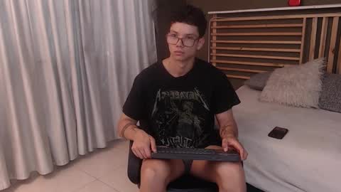 Snapshot of magic_boy01 chatting on 11/26/25, 06:20 Damian Rivers online show from 11/26/25, 06:20