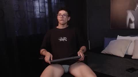 Snapshot of magic_boy01 chatting on 12/03/25, 09:57 Damian Rivers online show from 12/03/25, 09:57