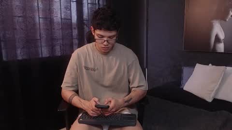 Snapshot of magic_boy01 chatting on 12/15/25, 09:08 Damian Rivers online show from 12/15/25, 09:08