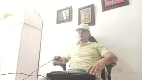 magic_milk23 online show from 09/16/25, 07:04