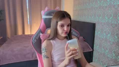 Snapshot of magic_shy chatting on 06/29/26, 02:29 Merry online show from 06/29/26, 02:29