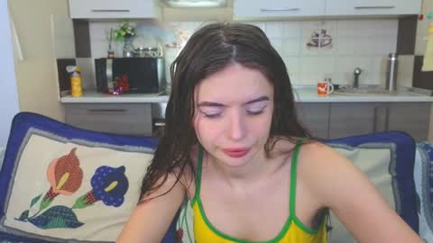 Snapshot of magical_mermaids chatting on 12/04/24, 01:09 Alice online show from 12/04/24, 01:09