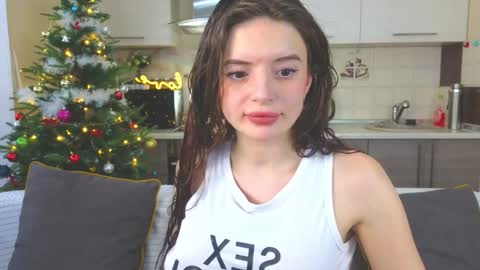 Snapshot of magical_mermaids chatting on 12/25/24, 09:34 Alice online show from 12/25/24, 09:34