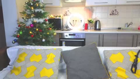 Snapshot of magical_mermaids chatting on 12/27/24, 11:28 Alice online show from 12/27/24, 11:28