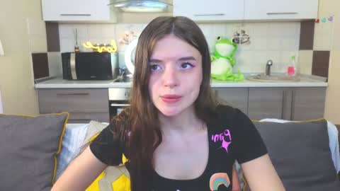 Snapshot of magical_mermaids chatting on 02/05/25, 12:17 Alice online show from 02/05/25, 12:17