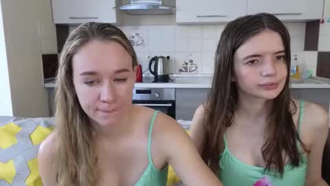 Snapshot of magical_mermaids chatting on 09/17/25, 06:04 Alice online show from 09/17/25, 06:04