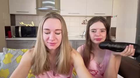 Snapshot of magical_mermaids chatting on 09/22/25, 06:15 Alice online show from 09/22/25, 06:15