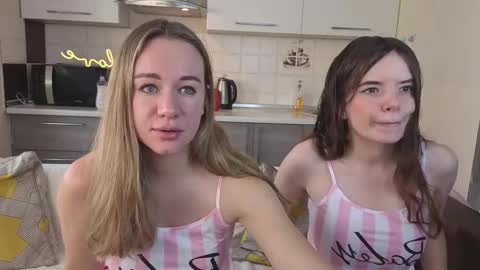 Snapshot of magical_mermaids chatting on 10/22/25, 06:13 Alice online show from 10/22/25, 06:13