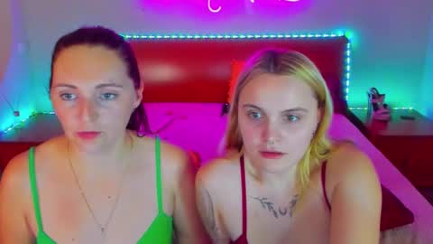 Snapshot of magiceyess chatting on 12/13/24, 05:21 Lili and Bella online show from 12/13/24, 05:21