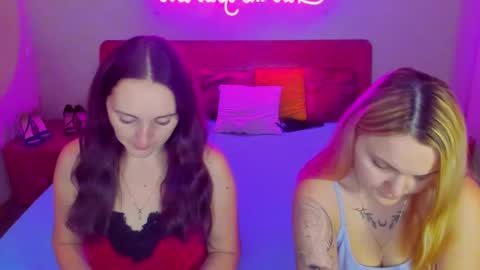 Snapshot of magiceyess chatting on 01/10/25, 07:04 Lili and Bella online show from 01/10/25, 07:04
