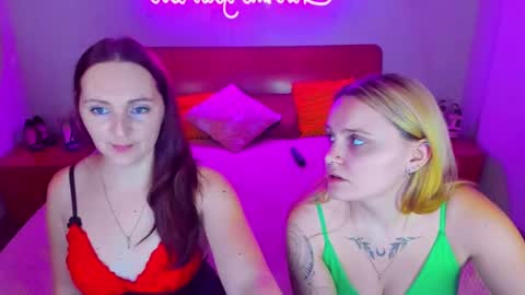 Snapshot of magiceyess chatting on 01/17/25, 10:22 Lili and Bella online show from 01/17/25, 10:22