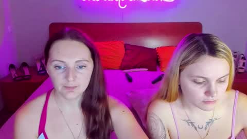 Snapshot of magiceyess chatting on 02/02/25, 10:24 Lili and Bella online show from 02/02/25, 10:24