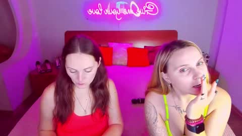 Snapshot of magiceyess chatting on 02/05/25, 07:39 Lili and Bella online show from 02/05/25, 07:39