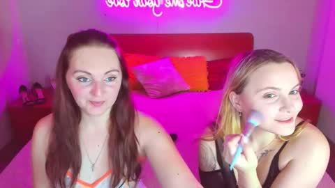 Snapshot of magiceyess chatting on 02/18/25, 07:21 Lili and Bella online show from 02/18/25, 07:21