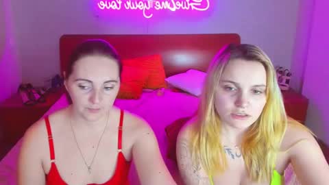 Snapshot of magiceyess chatting on 02/21/25, 11:22 Lili and Bella online show from 02/21/25, 11:22