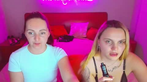 Snapshot of magiceyess chatting on 02/27/25, 10:48 Lili and Bella online show from 02/27/25, 10:48