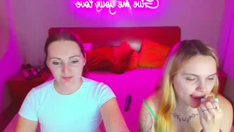 Snapshot of magiceyess chatting on 03/02/25, 10:45 Lili and Bella online show from 03/02/25, 10:45