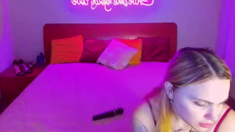 Snapshot of magiceyess chatting on 03/06/25, 07:14 Lili and Bella online show from 03/06/25, 07:14