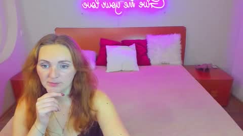 Snapshot of magiceyess chatting on 11/23/25, 05:46 Lili and Bella online show from 11/23/25, 05:46