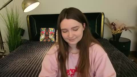 Snapshot of magicpeachhs chatting on 05/04/26, 05:47 Emily online show from 05/04/26, 05:47