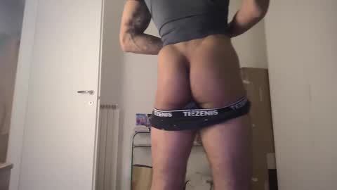 Snapshot of magicsempai chatting on 02/11/25, 01:09 Magicsempai online show from 02/11/25, 01:09