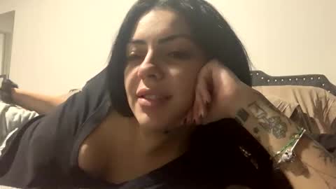 Snapshot of magicvalentine11 chatting on 12/16/25, 06:18 magicvalentine11 online show from 12/16/25, 06:18