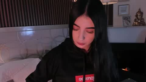 Snapshot of magieethomsonn chatting on 02/27/26, 12:05 Magiee online show from 02/27/26, 12:05