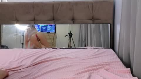 Snapshot of magnificent_angel chatting on 02/24/25, 10:47 Sasha online show from 02/24/25, 10:47