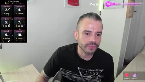 Snapshot of magnus_king chatting on 12/23/25, 12:19 online show from 12/23/25, 12:19