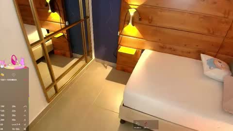 Snapshot of mahia_queen chatting on 10/25/25, 09:39 Dani online show from 10/25/25, 09:39