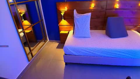 Snapshot of mahia_queen chatting on 11/25/25, 10:04 Dani online show from 11/25/25, 10:04