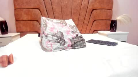 Snapshot of mahiasmith13 chatting on 12/19/24, 04:35 MAHIA online show from 12/19/24, 04:35