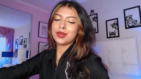 Snapshot of maia_reficco chatting on 04/20/26, 01:58 Maia Reficco online show from 04/20/26, 01:58