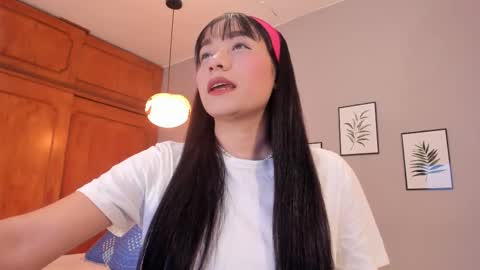 Snapshot of maia_w10 chatting on 11/12/25, 12:16 Maia online show from 11/12/25, 12:16