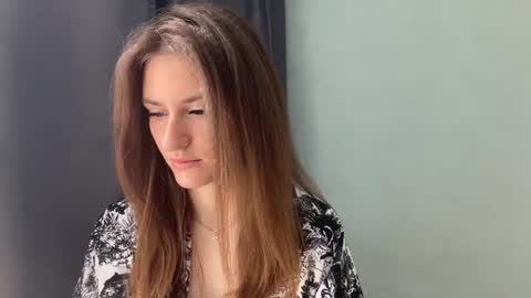 M I A online show from 04/17/26, 08:28