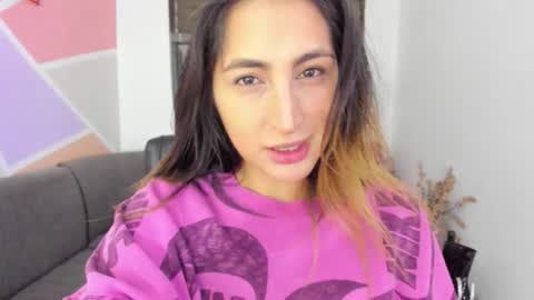 Snapshot of maiaconnor chatting on 10/10/25, 12:53 online show from 10/10/25, 12:53